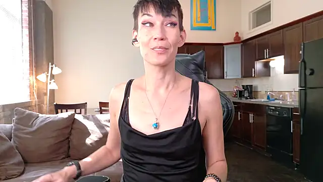 Snapshot of EveEnigma chatting on 10/01/25, 07:20 EveEnigma online show from 10/01/25, 07:20