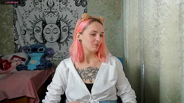 Cutie Adelia online show from 12/18/24, 09:04