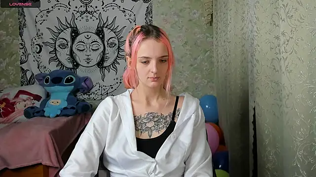 Cutie Adelia online show from 12/18/24, 12:07