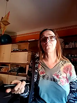 Snapshot of Dettybitch40 chatting on 10/04/25, 08:34 Dettybitch40 online show from 10/04/25, 08:34