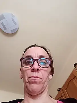 Snapshot of Dettybitch40 chatting on 10/20/25, 08:48 Dettybitch40 online show from 10/20/25, 08:48