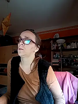 Snapshot of Dettybitch40 chatting on 10/22/25, 06:46 Dettybitch40 online show from 10/22/25, 06:46