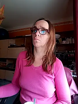 Snapshot of Dettybitch40 chatting on 10/25/25, 10:56 Dettybitch40 online show from 10/25/25, 10:56