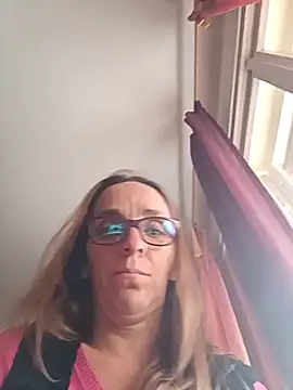 Snapshot of Dettybitch40 chatting on 10/26/25, 11:49 Dettybitch40 online show from 10/26/25, 11:49