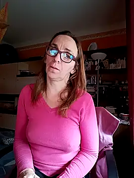 Snapshot of Dettybitch40 chatting on 10/27/25, 08:07 Dettybitch40 online show from 10/27/25, 08:07