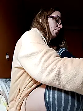 Snapshot of Dettybitch40 chatting on 10/29/25, 06:15 Dettybitch40 online show from 10/29/25, 06:15