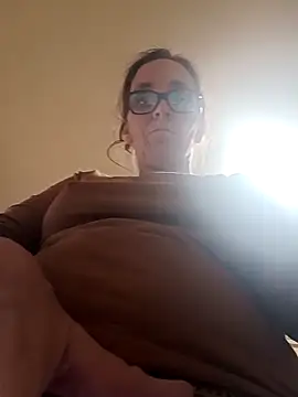 Snapshot of Dettybitch40 chatting on 11/01/25, 02:08 Dettybitch40 online show from 11/01/25, 02:08