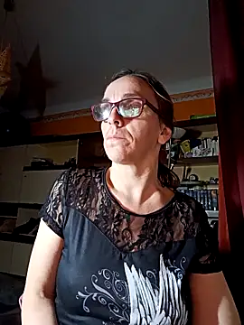 Snapshot of Dettybitch40 chatting on 11/04/25, 05:01 Dettybitch40 online show from 11/04/25, 05:01