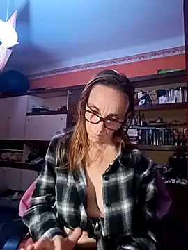 Snapshot of Dettybitch40 chatting on 11/06/25, 07:59 Dettybitch40 online show from 11/06/25, 07:59