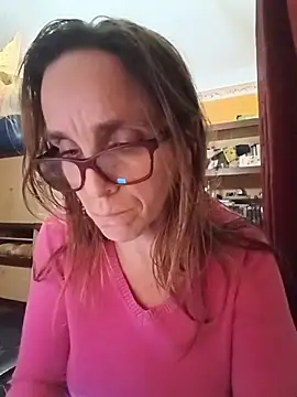 Snapshot of Dettybitch40 chatting on 11/10/25, 04:17 Dettybitch40 online show from 11/10/25, 04:17