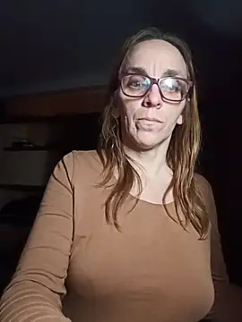 Snapshot of Dettybitch40 chatting on 11/16/25, 04:34 Dettybitch40 online show from 11/16/25, 04:34