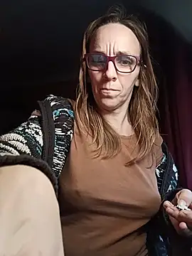 Snapshot of Dettybitch40 chatting on 11/17/25, 01:50 Dettybitch40 online show from 11/17/25, 01:50