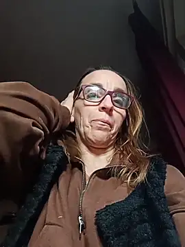 Snapshot of Dettybitch40 chatting on 11/28/25, 03:04 Dettybitch40 online show from 11/28/25, 03:04