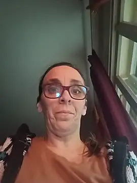 Snapshot of Dettybitch40 chatting on 12/15/25, 01:15 Dettybitch40 online show from 12/15/25, 01:15