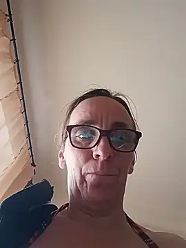 Snapshot of Dettybitch40 chatting on 02/14/26, 10:23 Dettybitch40 online show from 02/14/26, 10:23