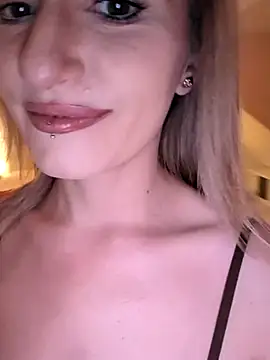 Snapshot of GangBangKitty chatting on 11/14/25, 04:17 GangBangKitty online show from 11/14/25, 04:17