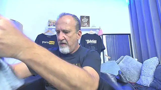 Snapshot of openminddaddy chatting on 12/11/24, 05:43 openminddaddy online show from 12/11/24, 05:43