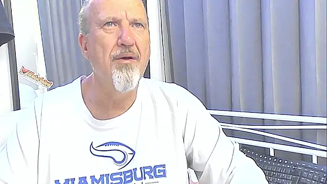 Snapshot of openminddaddy chatting on 12/21/24, 11:02 openminddaddy online show from 12/21/24, 11:02