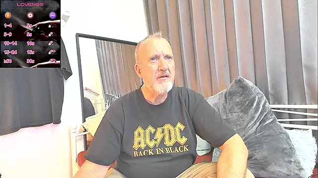 Snapshot of openminddaddy chatting on 02/02/25, 06:15 openminddaddy online show from 02/02/25, 06:15