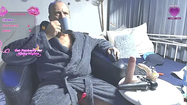 Snapshot of openminddaddy chatting on 11/14/25, 03:38 openminddaddy online show from 11/14/25, 03:38