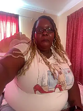 Snapshot of Michyboldy chatting on 03/12/25, 05:46 Michyboldy online show from 03/12/25, 05:46