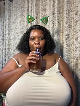 Snapshot of Michyboldy chatting on 12/22/25, 12:29 Michyboldy online show from 12/22/25, 12:29