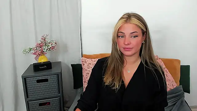 Snapshot of LilyBlondee chatting on 07/14/26, 10:21 LilyBlondee online show from 07/14/26, 10:21