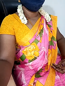 Snapshot of Tamil-hotwife chatting on 03/06/25, 12:32 Tamil-hotwife online show from 03/06/25, 12:32