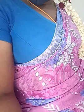 Snapshot of Tamil-hotwife chatting on 03/08/25, 05:59 Tamil-hotwife online show from 03/08/25, 05:59