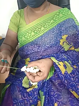 Snapshot of Tamil-hotwife chatting on 03/09/25, 05:11 Tamil-hotwife online show from 03/09/25, 05:11