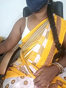 Snapshot of Tamil-hotwife chatting on 03/12/25, 07:38 Tamil-hotwife online show from 03/12/25, 07:38