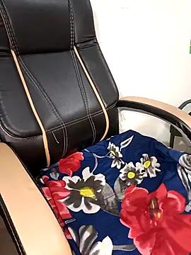 Snapshot of Tamil-hotwife chatting on 03/20/25, 05:13 Tamil-hotwife online show from 03/20/25, 05:13