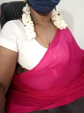 Snapshot of Tamil-hotwife chatting on 09/11/25, 06:02 Tamil-hotwife online show from 09/11/25, 06:02