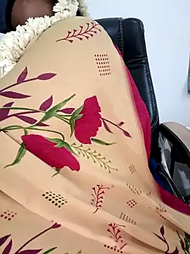 Snapshot of Tamil-hotwife chatting on 04/26/26, 05:10 Tamil-hotwife online show from 04/26/26, 05:10