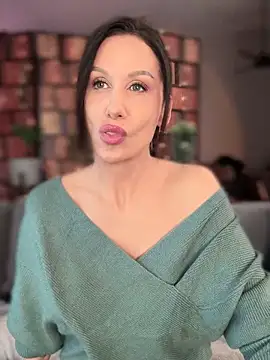 Snapshot of Fiona_Kent_ chatting on 01/26/25, 06:27 Fiona Kent online show from 01/26/25, 06:27