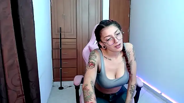 Snapshot of tastymeli chatting on 01/15/25, 02:38 tastymeli online show from 01/15/25, 02:38