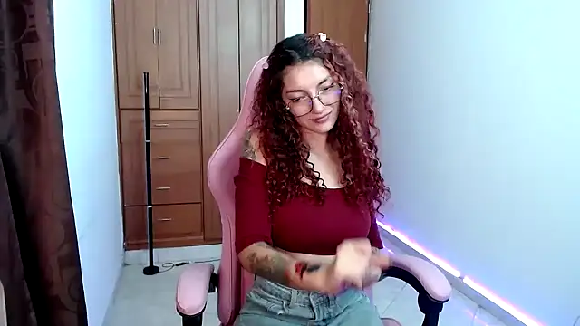 Snapshot of tastymeli chatting on 01/16/25, 02:19 tastymeli online show from 01/16/25, 02:19