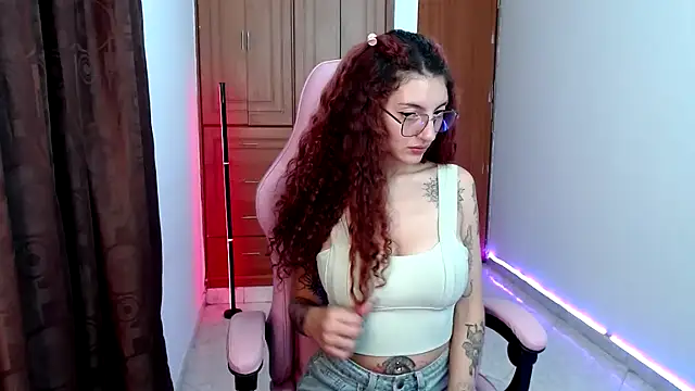 Snapshot of tastymeli chatting on 01/21/25, 04:10 tastymeli online show from 01/21/25, 04:10