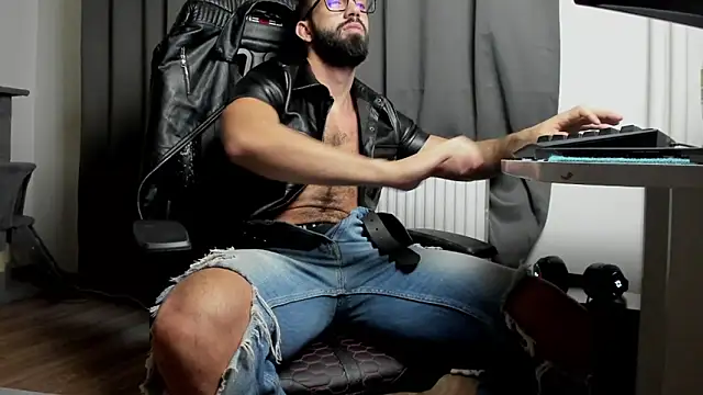 liamaesthetic online show from 12/23/24, 06:11