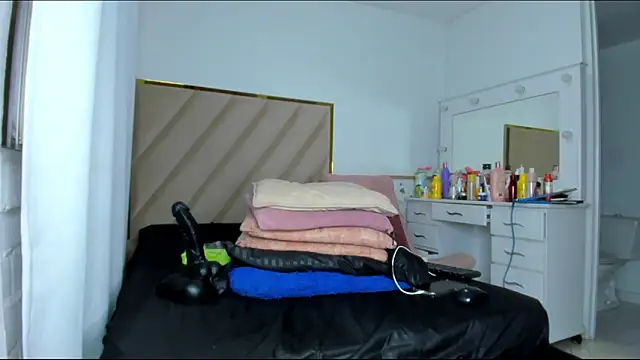 Snapshot of Niki_Kerr chatting on 09/20/25, 02:34 Niki Kerr online show from 09/20/25, 02:34