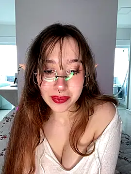 Snapshot of tsuki_chan_on chatting on 10/20/25, 01:22 tsuki chan on online show from 10/20/25, 01:22