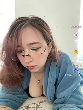 tsuki chan on online show from 07/08/26, 04:00
