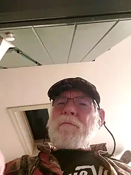 Snapshot of CDforU chatting on 10/28/25, 08:51 CDforU online show from 10/28/25, 08:51