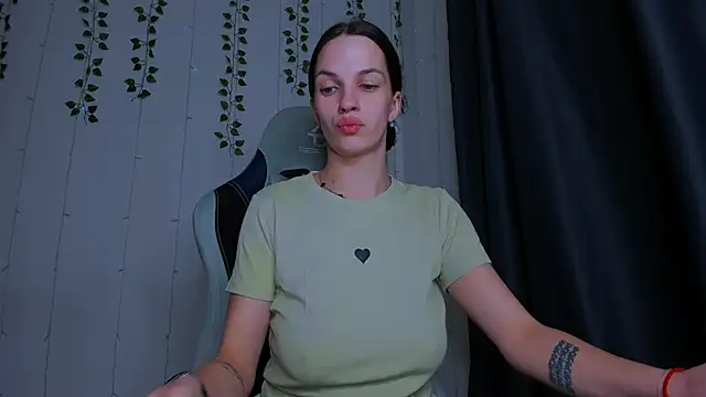 KarlaSim online show from 10/22/25, 11:48