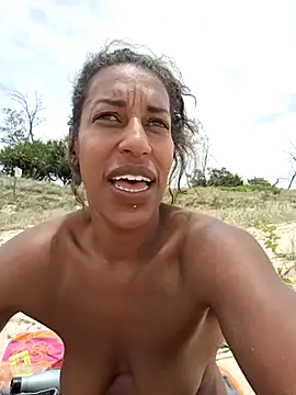 Snapshot of Goldenlace chatting on 12/30/24, 01:15 Goldenlace online show from 12/30/24, 01:15