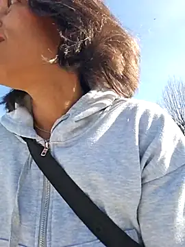 Snapshot of Goldenlace chatting on 02/26/25, 02:25 Goldenlace online show from 02/26/25, 02:25