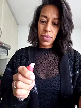 Snapshot of Goldenlace chatting on 03/07/25, 03:49 Goldenlace online show from 03/07/25, 03:49