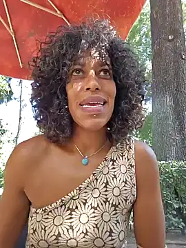 Snapshot of Goldenlace chatting on 09/09/25, 10:59 Goldenlace online show from 09/09/25, 10:59