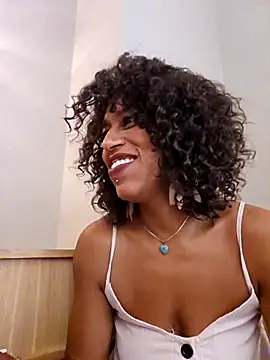 Snapshot of Goldenlace chatting on 09/17/25, 09:00 Goldenlace online show from 09/17/25, 09:00