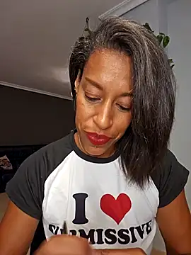 Snapshot of Goldenlace chatting on 09/19/25, 09:15 Goldenlace online show from 09/19/25, 09:15